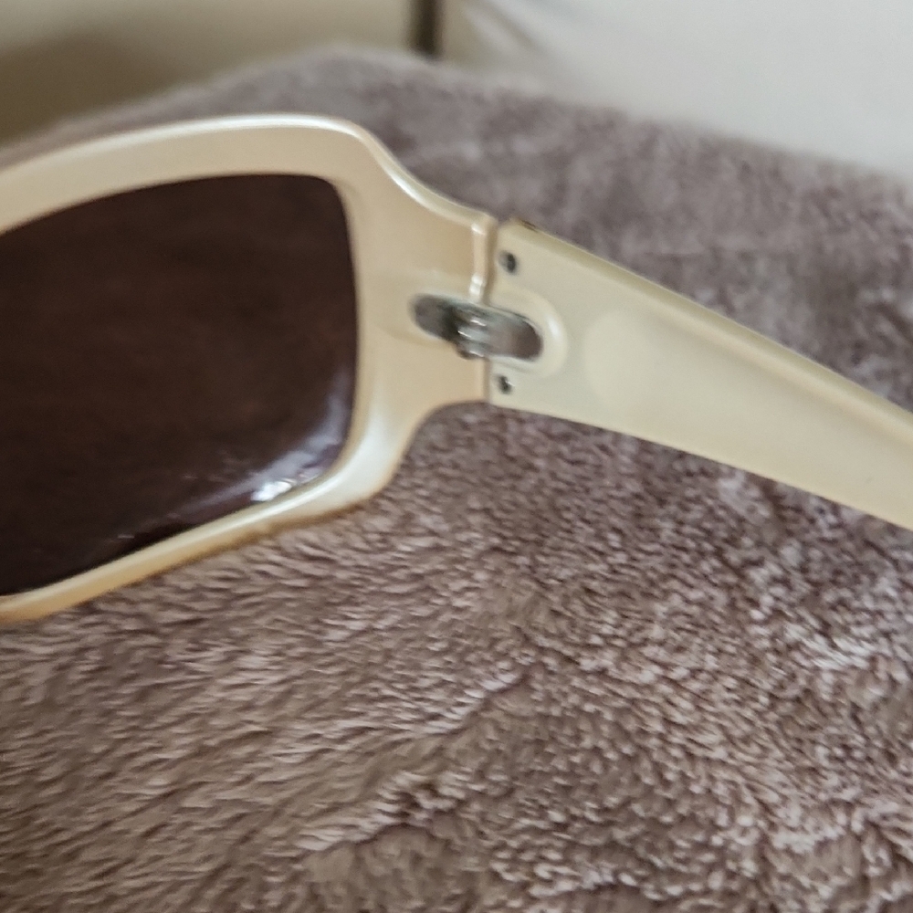 Cream And Brown Oversized Rectangular Sunglasses - image 4